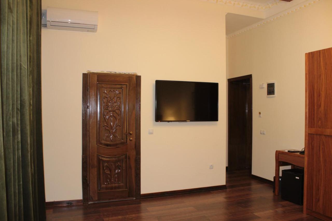 KOK-ART Hotel Jalal-Abad Bagian luar foto
