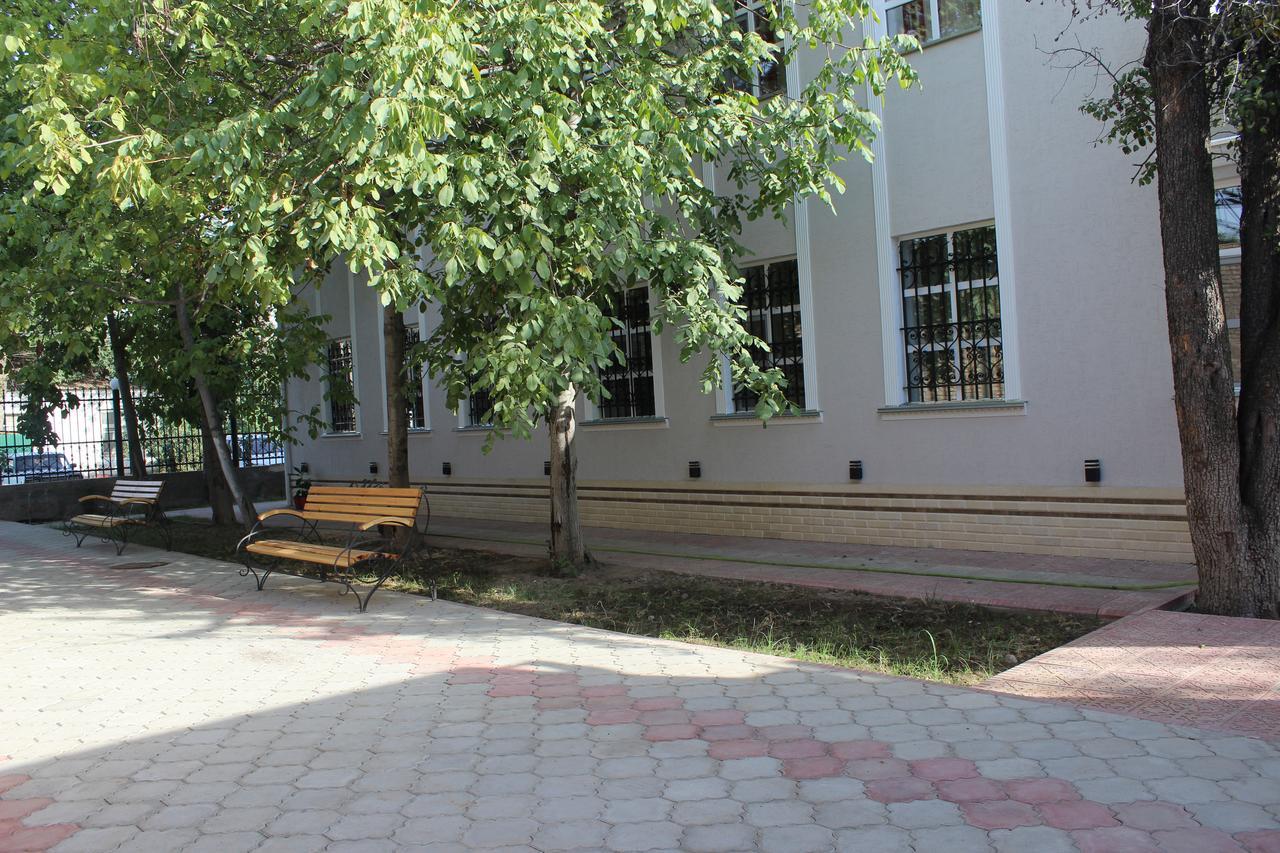 KOK-ART Hotel Jalal-Abad Bagian luar foto